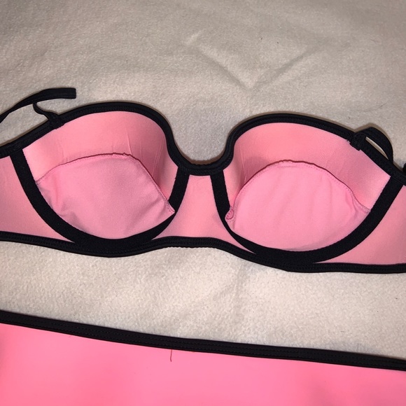 Pink Bikini - Picture 3 of 6